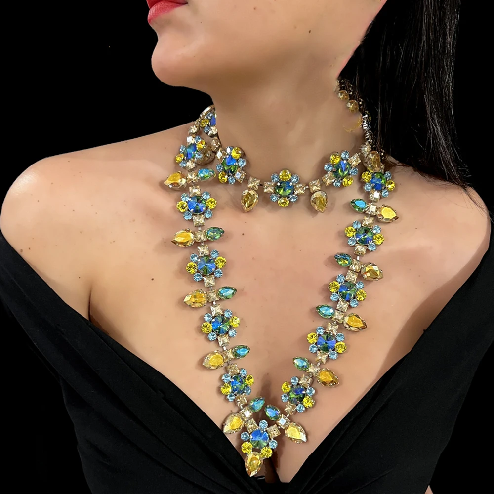 

Fashion Colorful Geometric Rhinestone Necklace Women Luxury Long Sparkling Exaggerated Flower Crystal Necklace Charms Jewelry