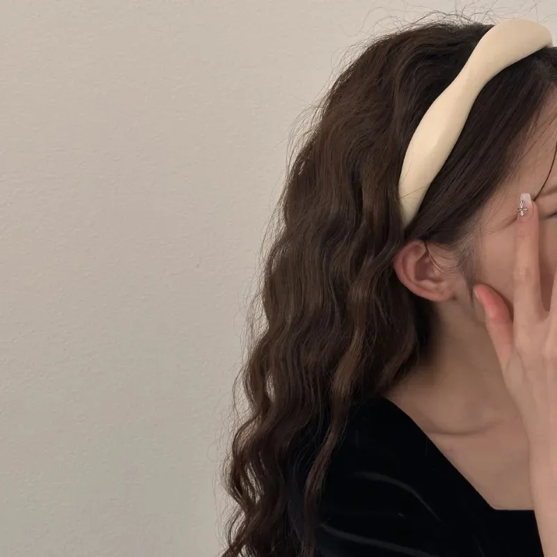 

French Premium Retro Leather Irregular High Skull Top Headband Women'S 2025 New Autumn And Winter Simple Face Wash Headband