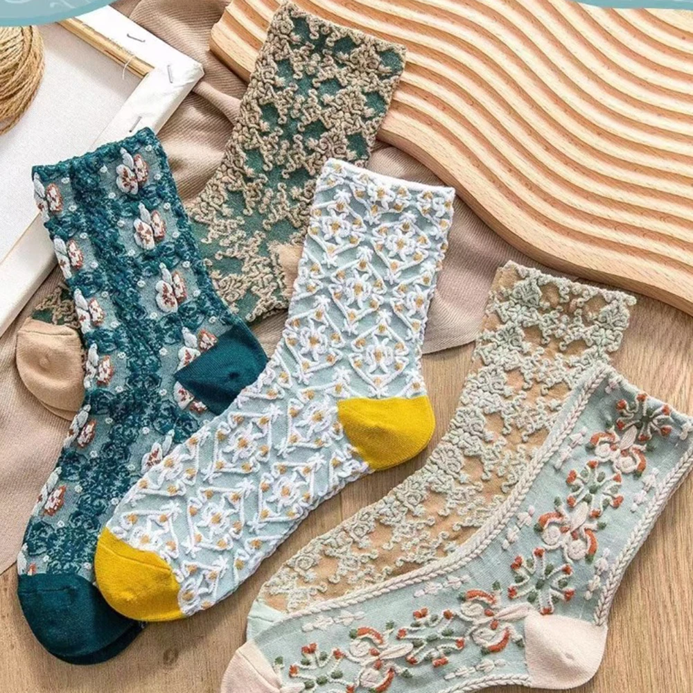 5 Pairs Retro Elegant Women's Cotton Socks Three-dimensional Flowers Embossed Mid-calf Socks Autumn and Winter Warm Socks Women