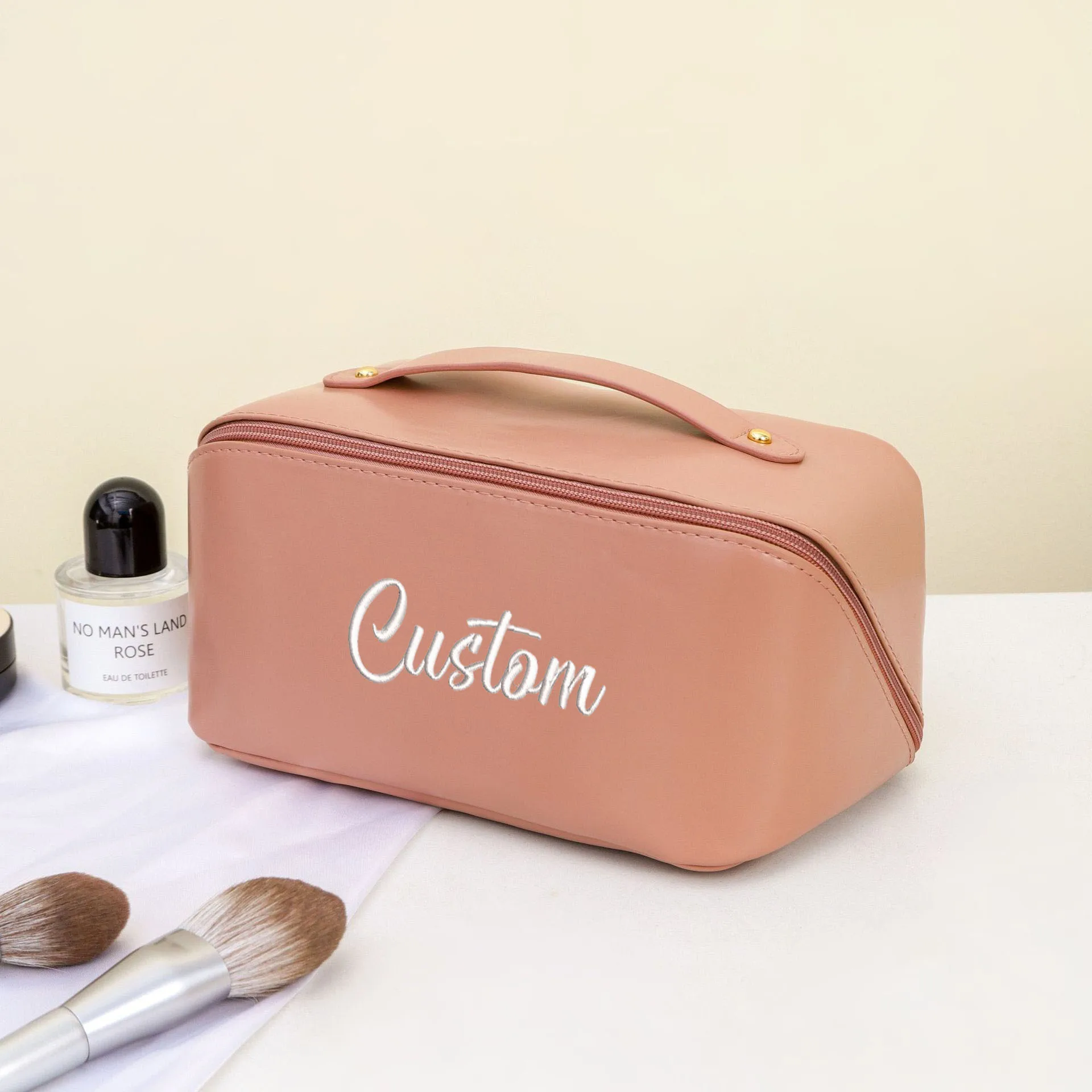 Personalized Large Capacity Travel Cosmetic Bag Custom Embroidered PU Waterproof Cosmetic Bag Multifunctional Toiletries Kit