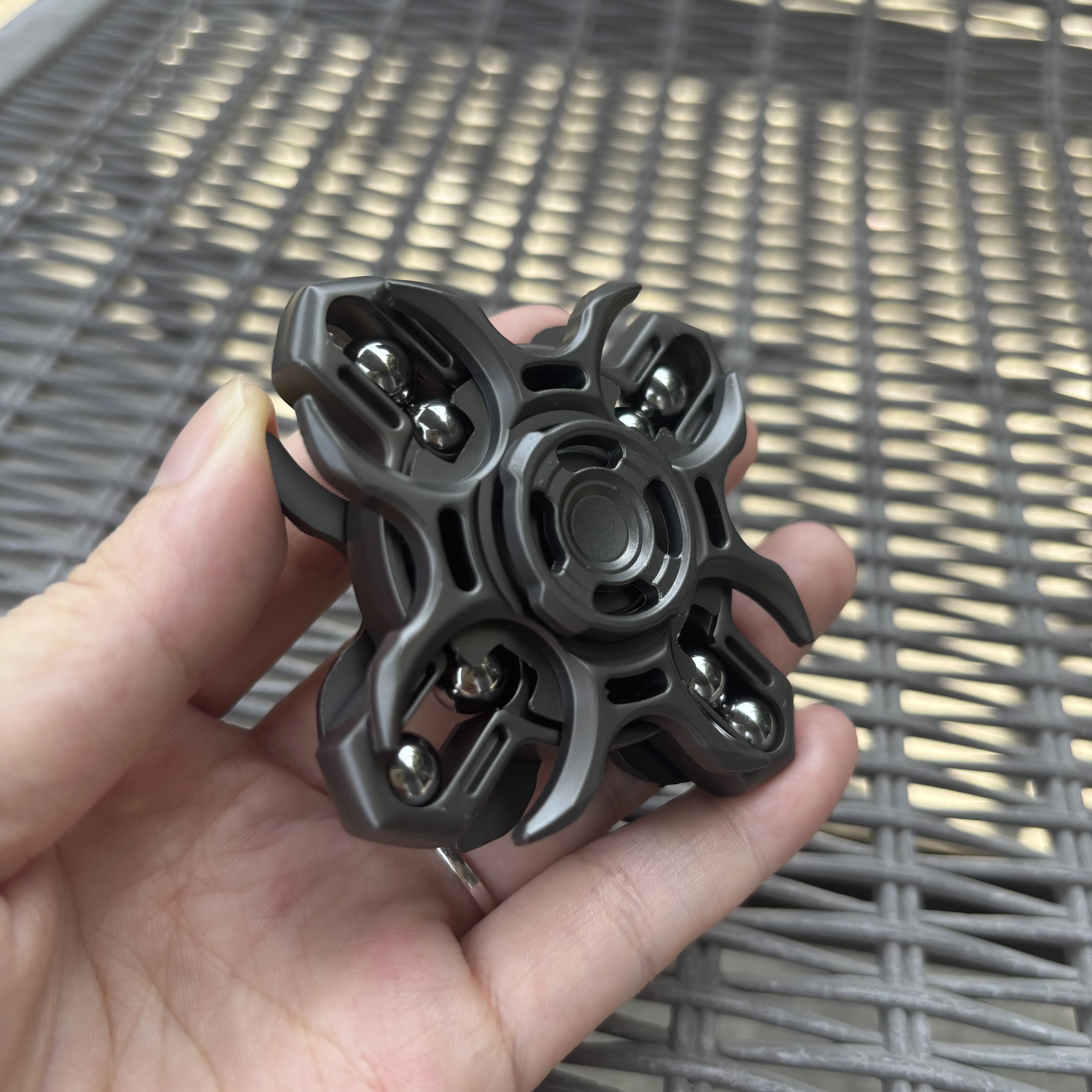 EDC ハンドスピナー フィジェットスピナー 両面リンケージ ストレスリリーフおもちゃ ストレスリリーフ ADHD 集中力 フィジェットおもちゃ 大人用