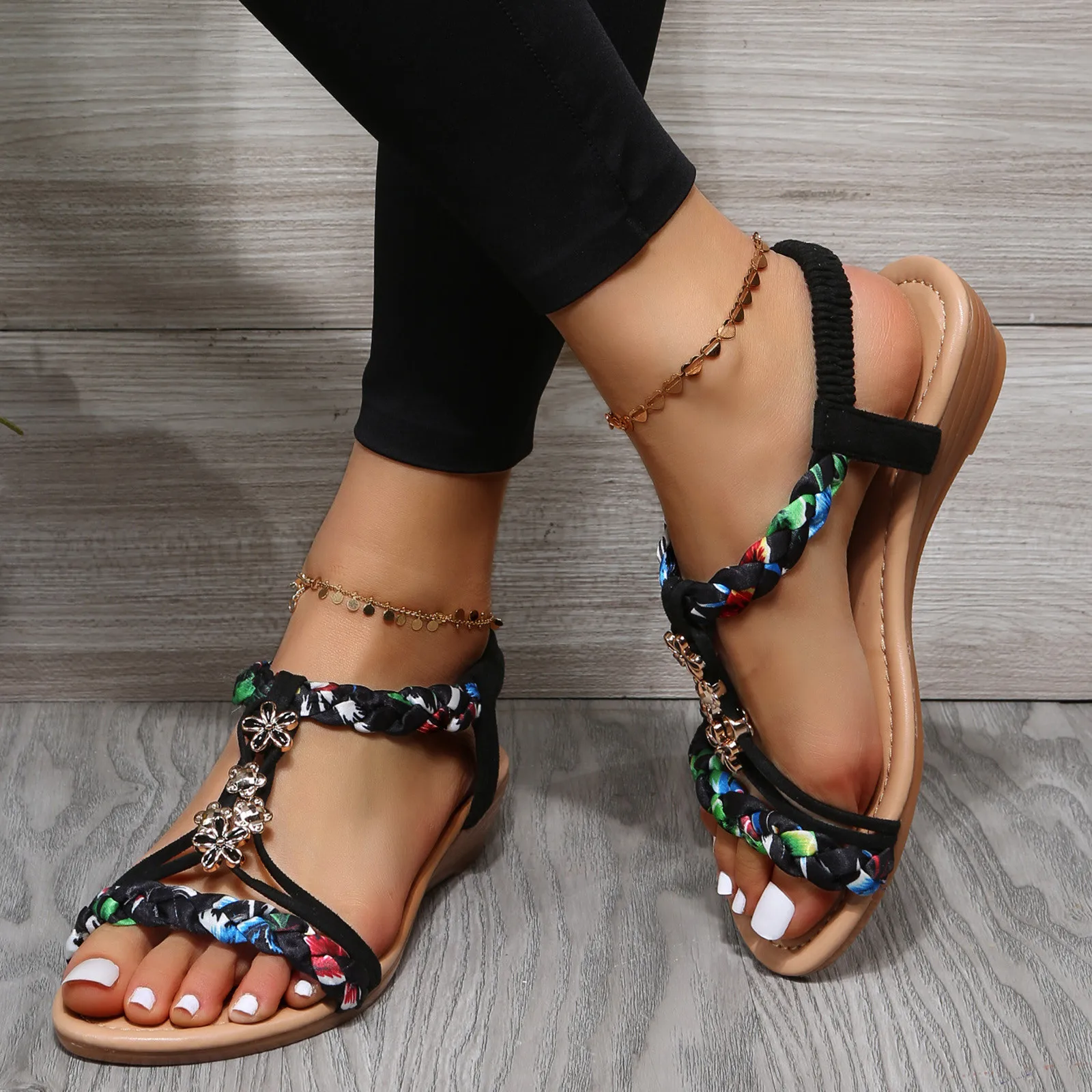 2024 Summer Bohemian Women Sandals Vinatge Flower Print Metal Decorate Casual Beach Flat Shoes Sandalias Zapatos Para Mujeres