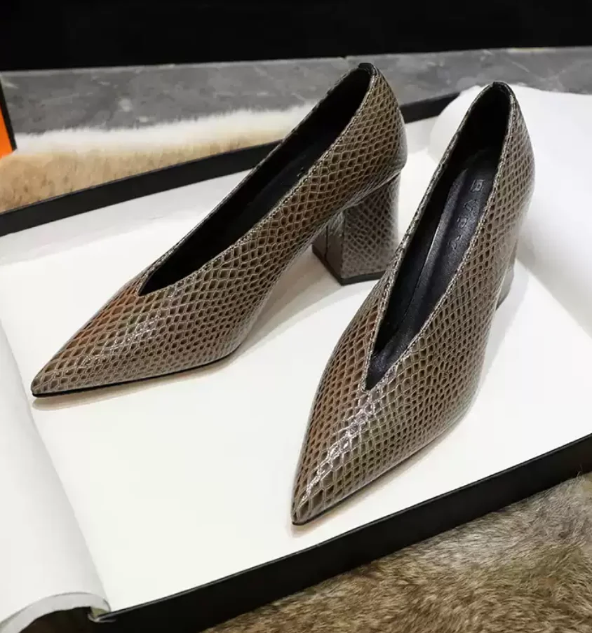 2027 V Cut Designer Genuine Leather Women Chunky High Heel Pumps Sexy Branded Famous Ladies Footwear Lady Evening Shoes C336