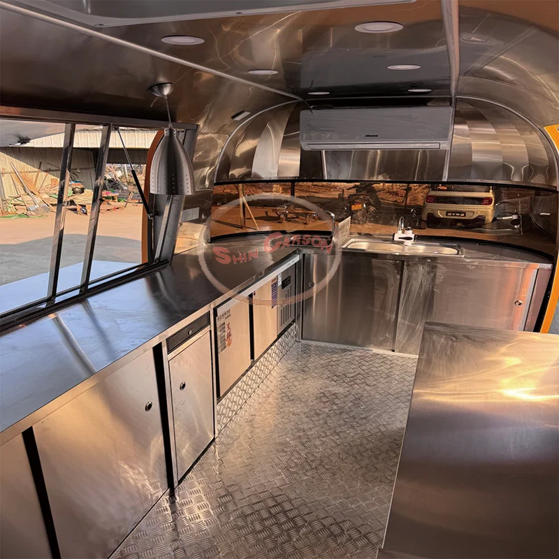 مقطورة طعام القهوة مع منضدة عمل مبردة مدمجة وعربة بيع الشوارع الشهيرة على الإنترنت لأعمال الأطعمة والمشروبات