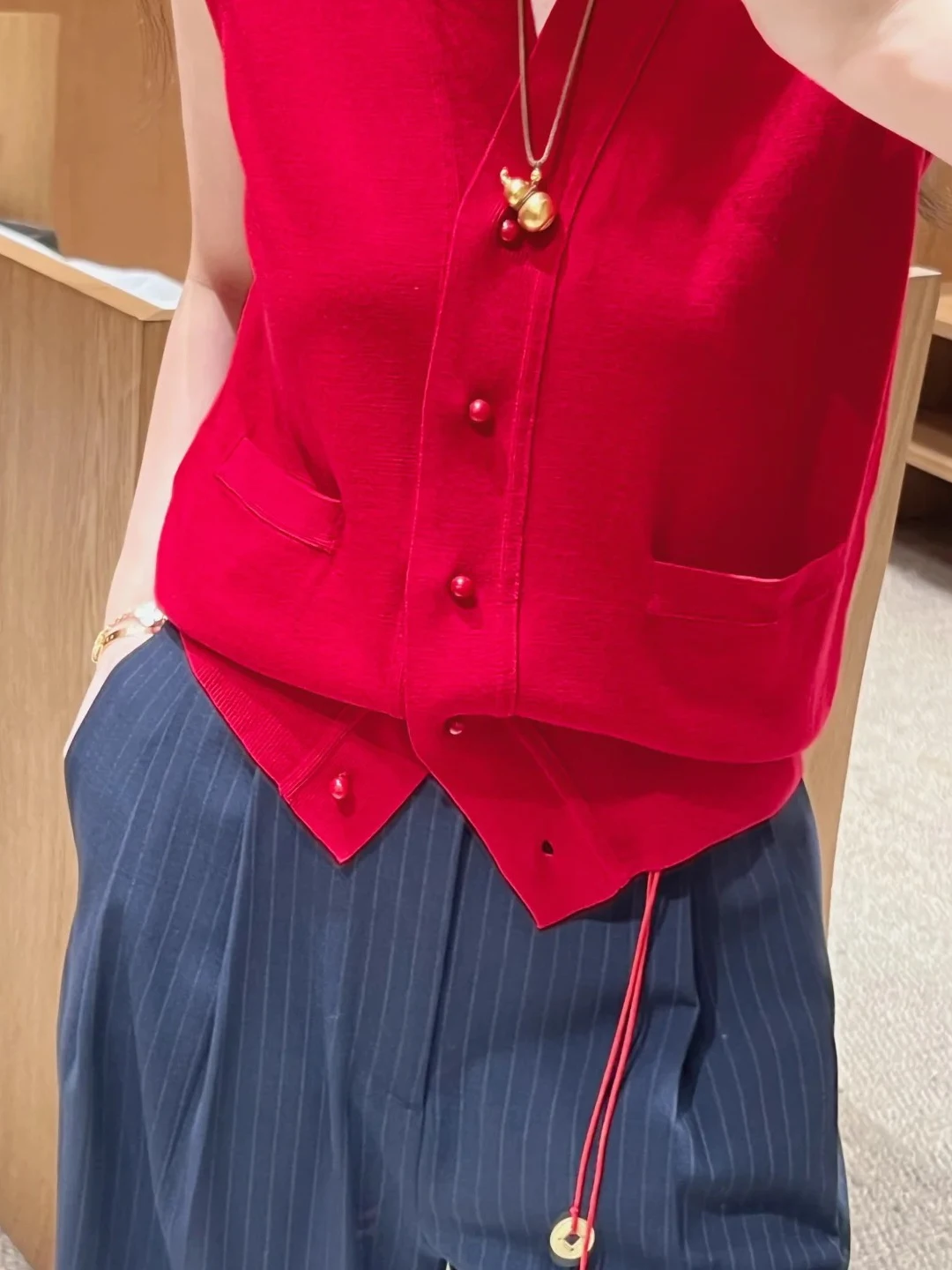 

Micro Peach Sleeveless Wool V-Neck Knitted Cardigan Summer New Style Slimming Versatile Knitted Vest Top Soft Casual Fit