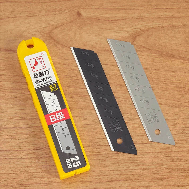 

SK2 Alloy Steel Utility Replacement Blades, 7 Silver 3 Black, 25mm 0.7mm Thick Rust Resistant for Household Cutting DIY Crafting