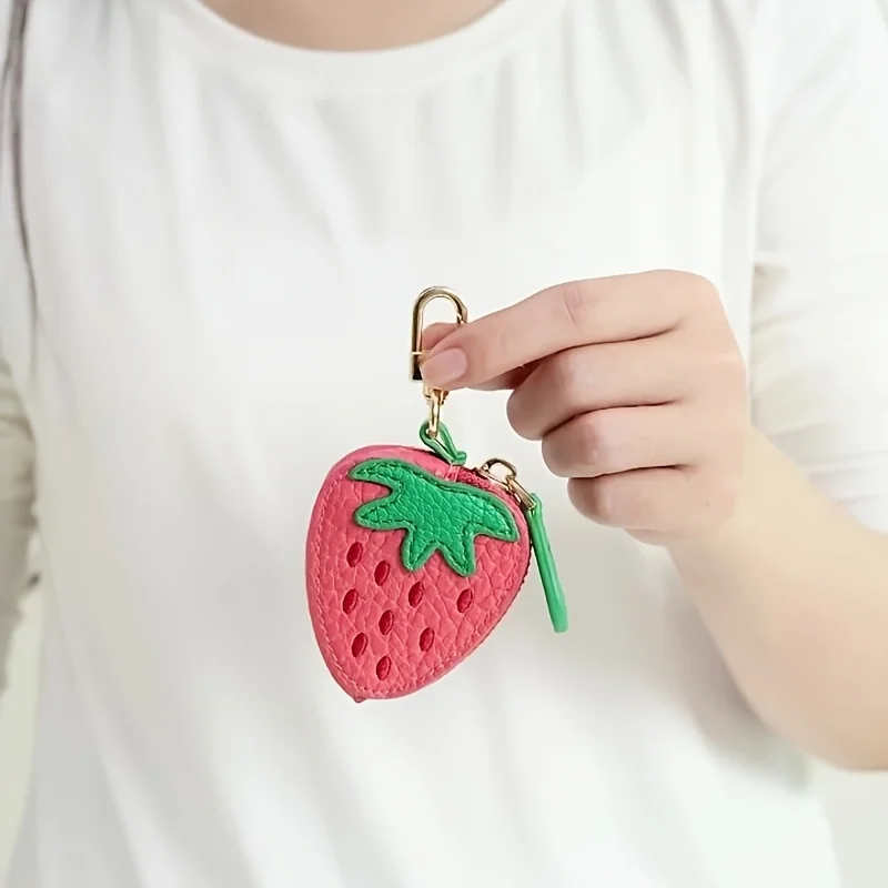 

Fashionable and Creative Summer Faux Strawberry Fruit 3D Coin Purse, Earphone Case, Lipstick Storage Box, Made of Pu Faux Leather, with a Smooth Zipper and a Hook for Hanging on a Bag, Mini Size for Storing Coins, Keys, Access Cards, Etc., Suitable for Us