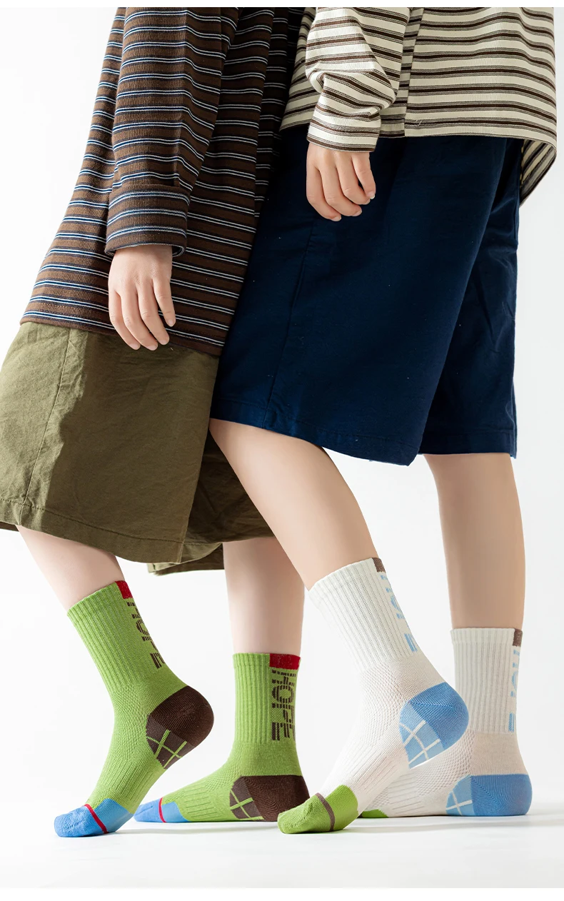 5 Paar Kinder-Sportsocken, Sommer, dünnes Netz, atmungsaktiv, nahtlos, Anti-Pilling-Baumwolle, Crew-Socken für Jungen, lässige Laufsocken, Größe 1–12 – Detail 11