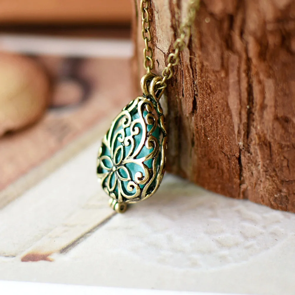 

2Pcs Aromatherapy Necklace Pendants Essential Oil Diffuser Necklace Sweater Jewelry Clothing Accessories for Women Vintage Style