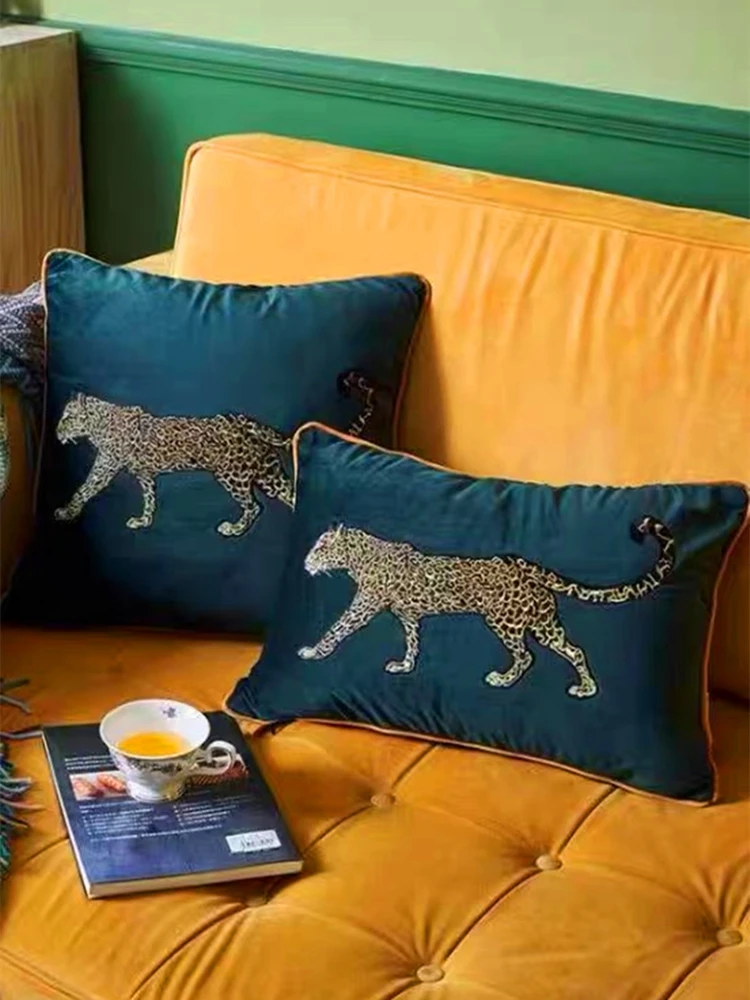 1 Piece Pack Wild Animal Embroidered Holland Velvet Leopard Dark Green Blue Lumbar Sqaure Pillow Case Designer Cushion Cover