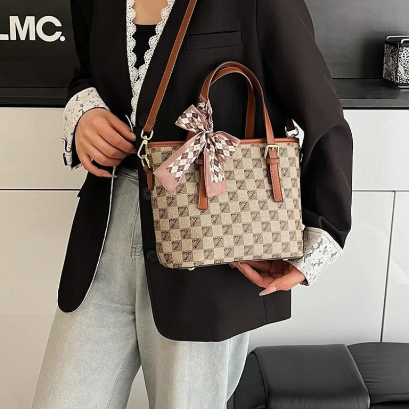 

Women's Premium Vintage Tote Handbag - 2025 New Spacious Commute Versatile Crossbody Shoulder Bag, Chic Everyday Carry
