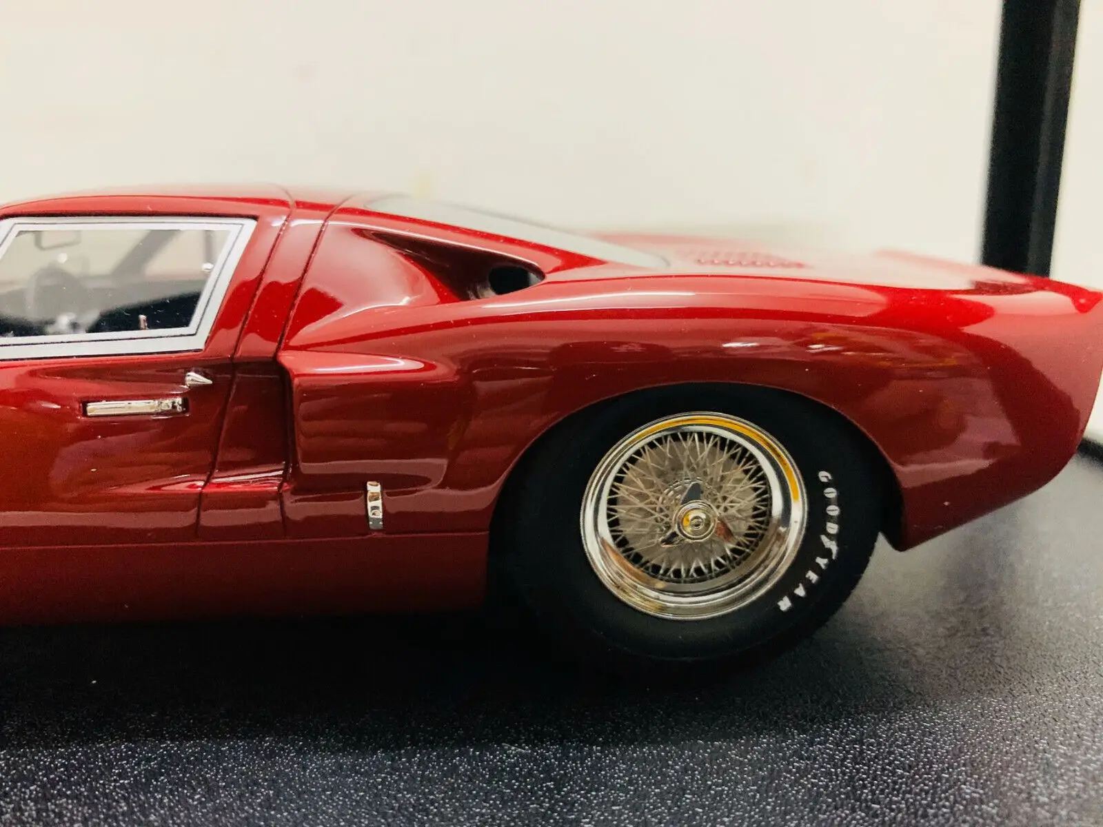 Cult Models! 1:18 Scale Resin Model Car GT40 Mk III 1966 Gold Metallic New