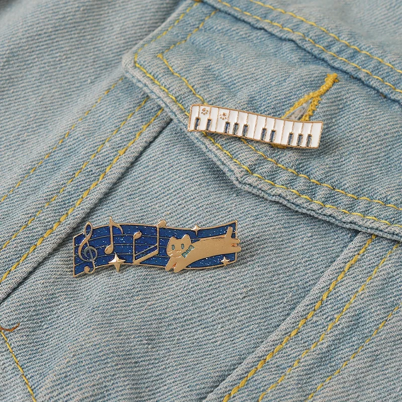 2Pcs Cute Cat Music Enamel Pins Set Piano Keyboard Musical Note Brooches Blue Glitter Lapel Badges Jewelry Gift For Music Lovers