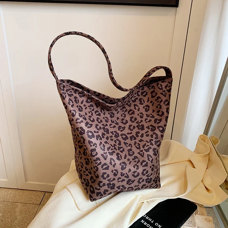 Fashion Leopard Large Capacity Shoulder Bags High Quality Personality Super Cool Autumn and Winter Hot Style Tote for Women 2024