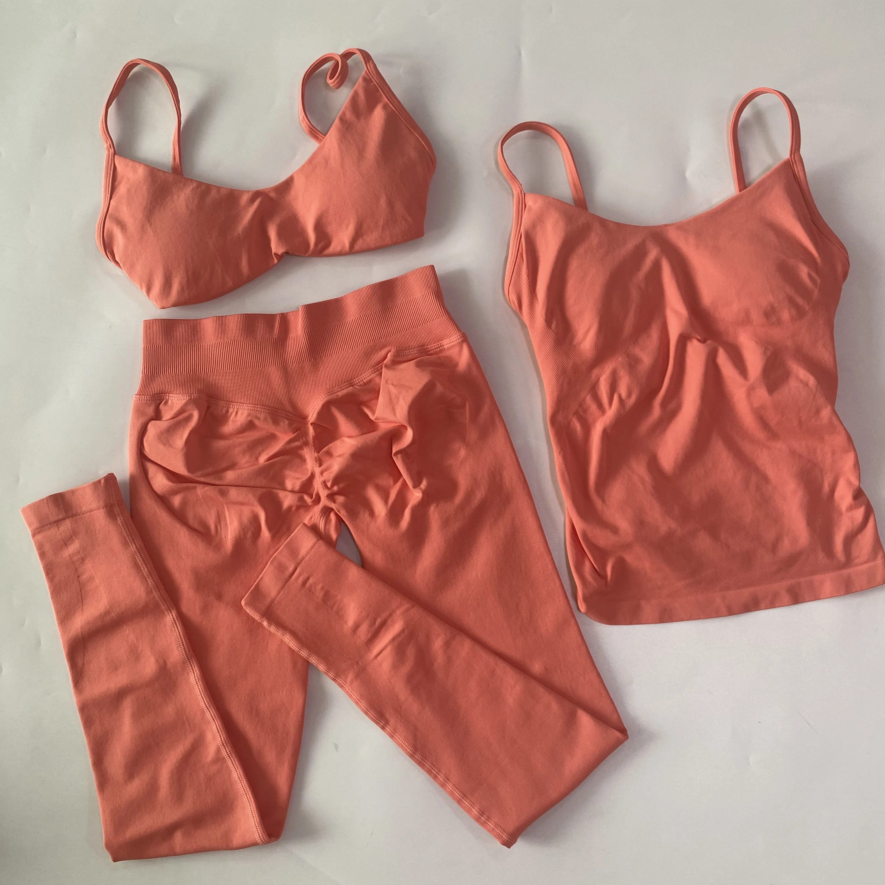 3-teiliges nahtloses Yoga-Set, Sport-BH, Top mit Rundhalsausschnitt, High-Waist-Leggings mit Po-Formung, Fitness-Workout-Sportanzug – Detail 7