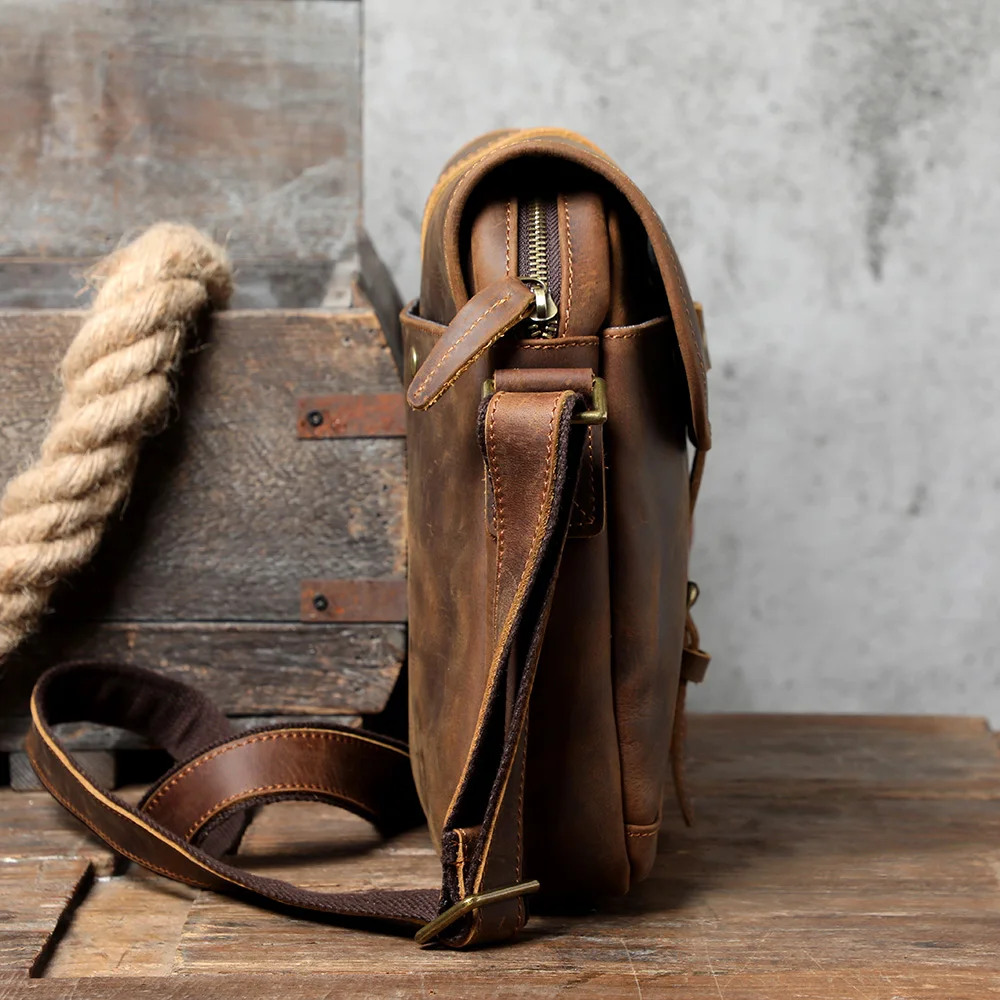 S.WORKER Vintage Echtleder Herren-Umhängetaschen Handgefertigte 12-Zoll-Tasche für iPad, Handy und Schlüssel Geschenk für Männer – Detail 9