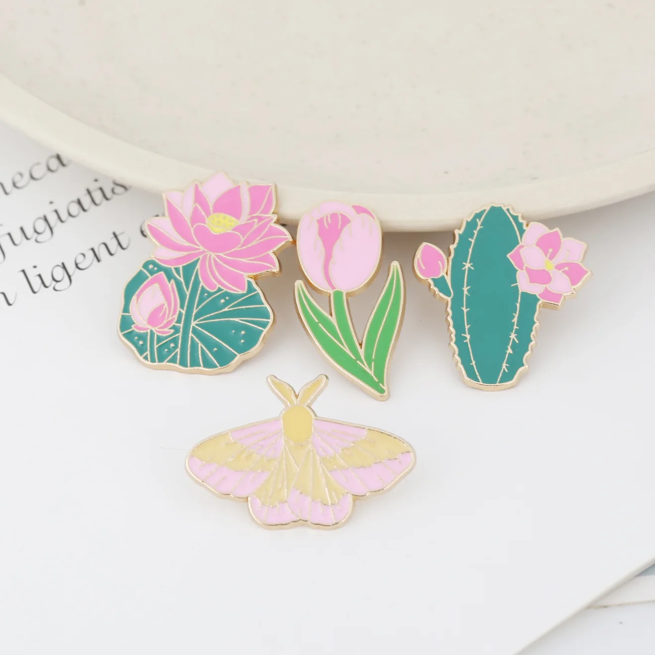 Fashion green lotus brooch creative plant tulip delicate butterfly button brooch suit accessories female