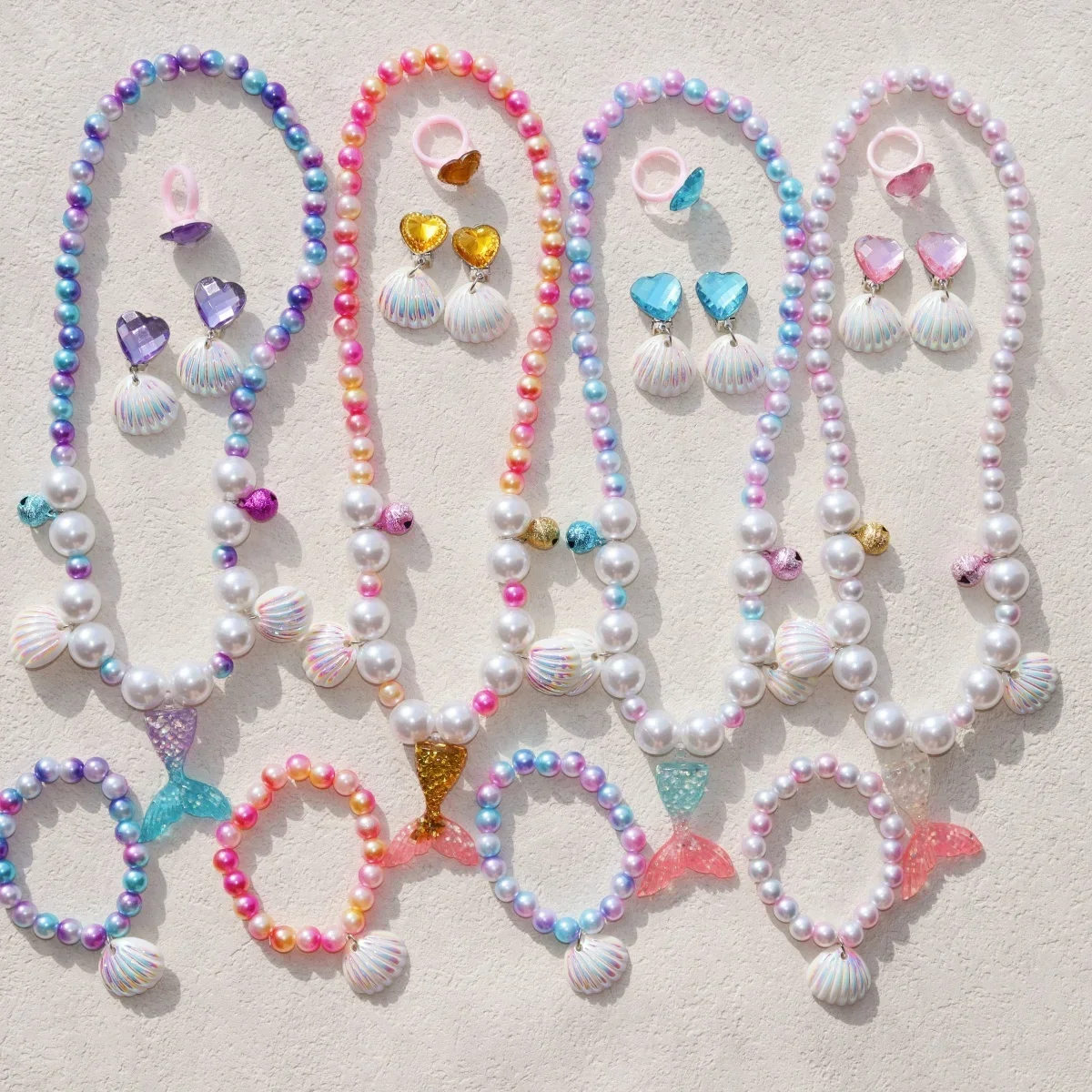 4-teiliges Kinder-Schmuckset mit Meerjungfrauenschwanz, Perlenkette, Armband, Ring, Ohrringe, Kleinkind-Mädchen-Accessoires. Das perfekte Geschenk