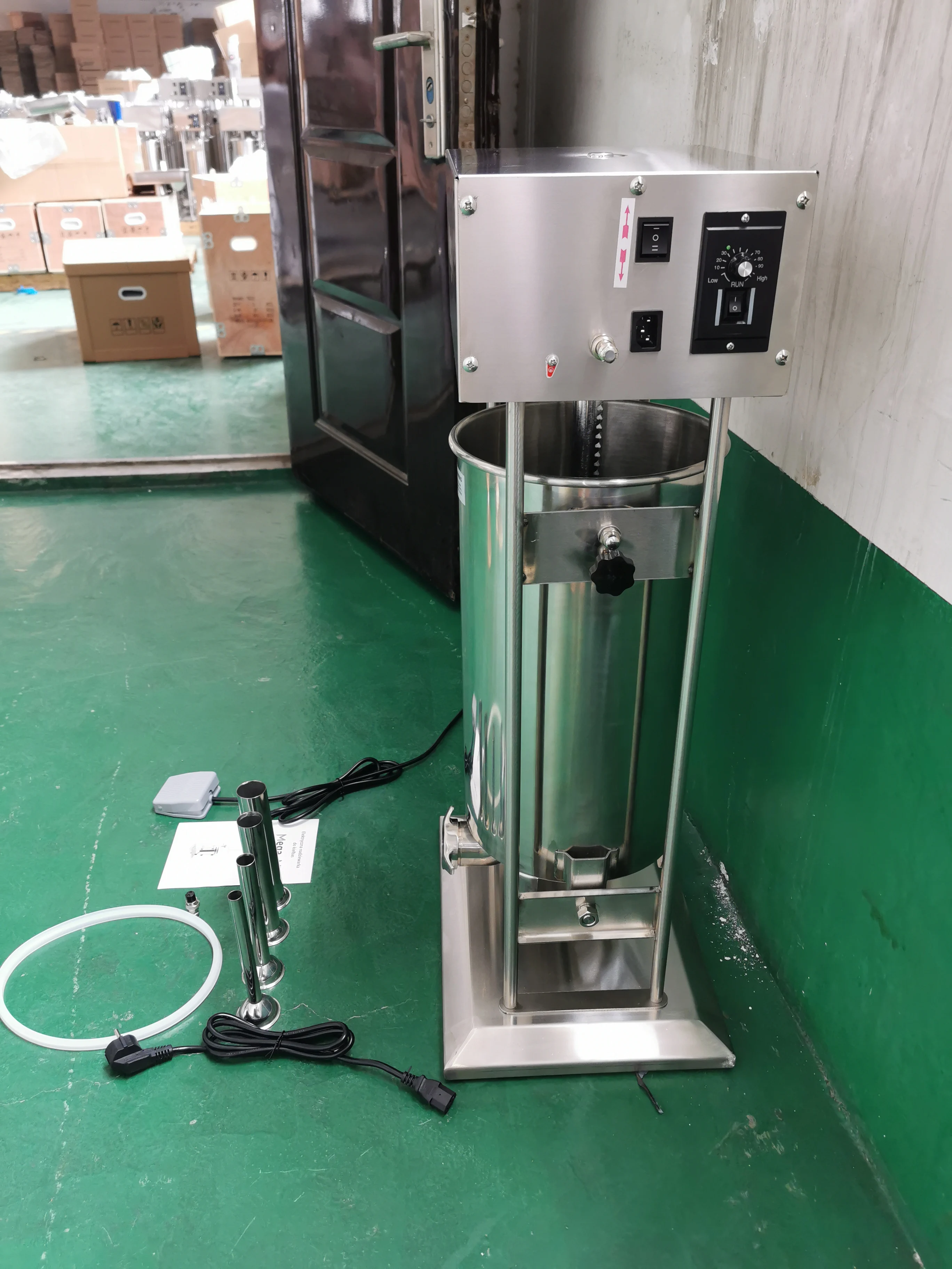 10 15 20 25 30L China Máquina de relleno de salchichas eléctrica automática más vendida Precio de la máquina de relleno para la venta