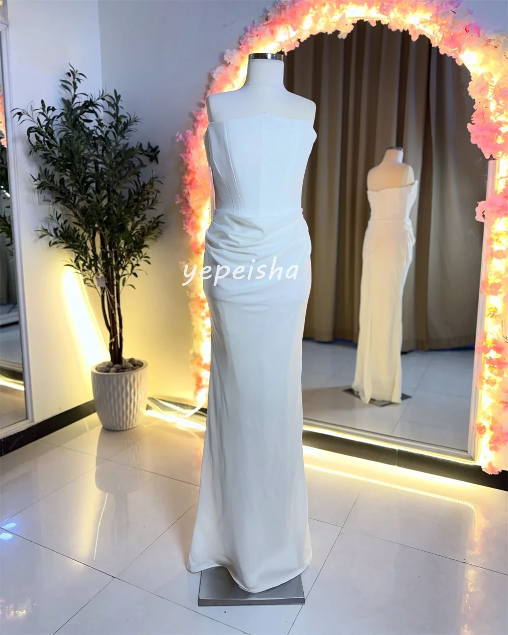 Abiti lunghi senza spalline a sirena con pieghe in jersey di alta qualità in stile moderno personalizzato Abiti da cerimonia su misura Moda elegante