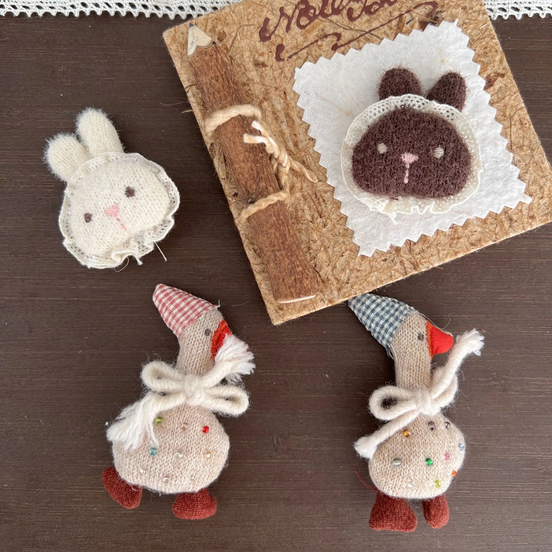 

Bow Plaid Duck Brooch 1PCS New for Women Knit Fabric Cartoon Cotton Filled Bag Pendant Sweater Hat Accessory Decor Durable Kit