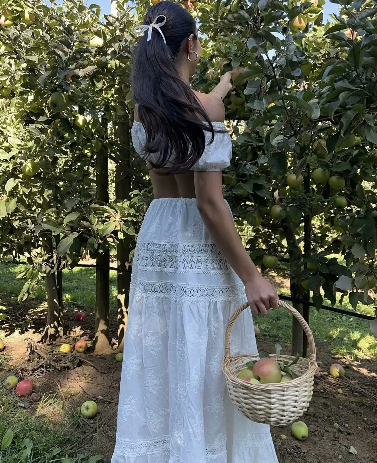 New French-style pure passion set - a one-shoulder lace short top, high-waisted lace-up patchwork long skirt