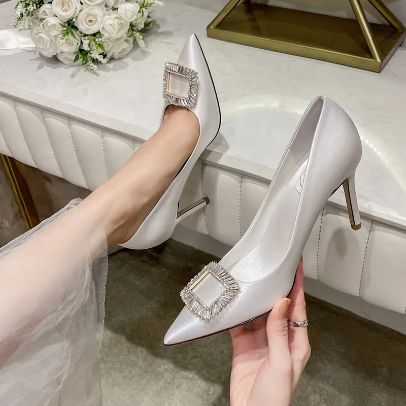 

Wedding Shoes White Satin Bride Dress Pumps Rhinestone Crystal Buckle Pointed Toe Slip-on Stiletto High Heels Large Size 31-43