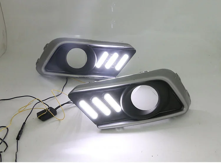 eOsuns led drl światła do jazdy dziennej + przednie światło przeciwmgielne dla Suzuki Swift 2013-2016 z dynamicznym ruchomym żółtym kierunkowskazem