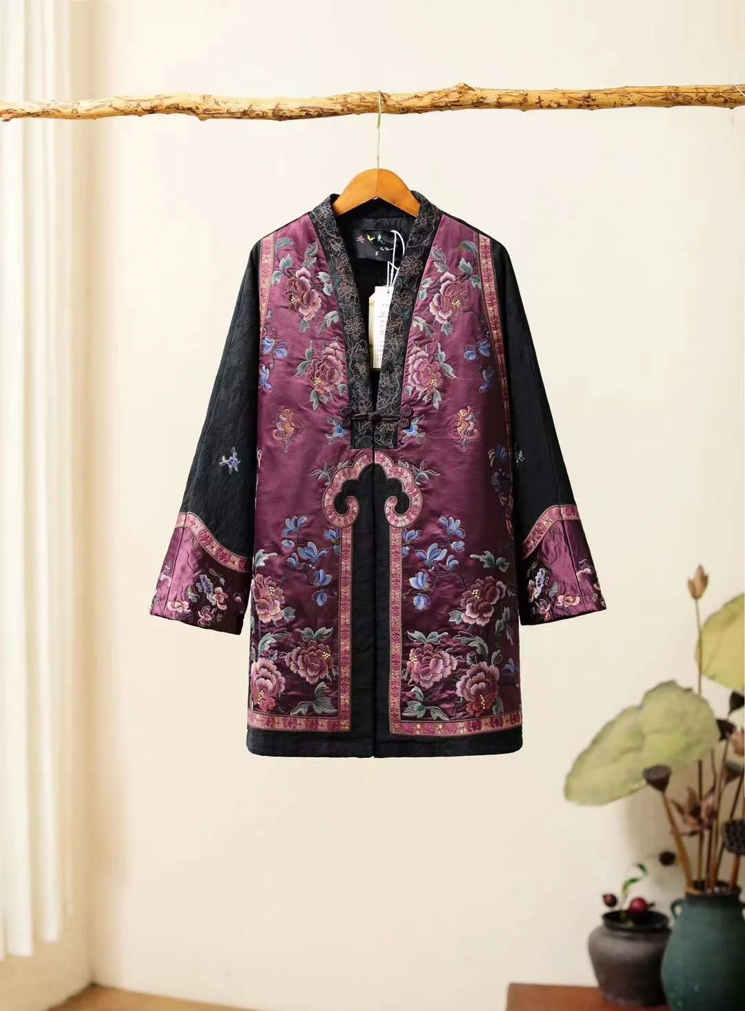 Top Warm women's winter jacket Vintage embroidery Red long coat Chinese style loose linen jacquard plus size Padded Outwear