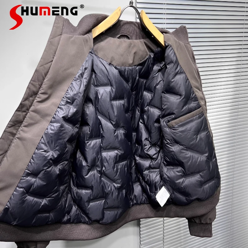 

Мужские зимние новые белые утиные пуховые куртки высокого класса 2025, модные свободные универсальные теплые удобные куртки, однотонные пуховые пальто с воротником-стойкой
