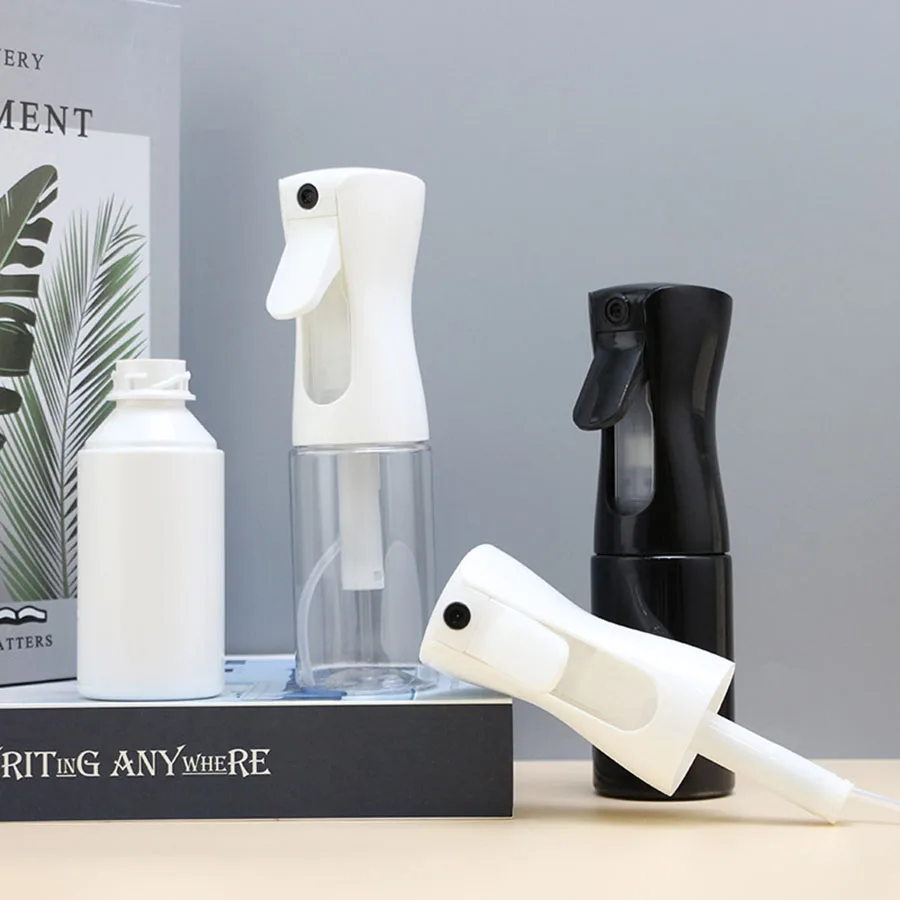 1pc Gardening Spray Bottle, With A Simple Design That Is Both Beautiful And Durable. Available In Various Colors And Sizes