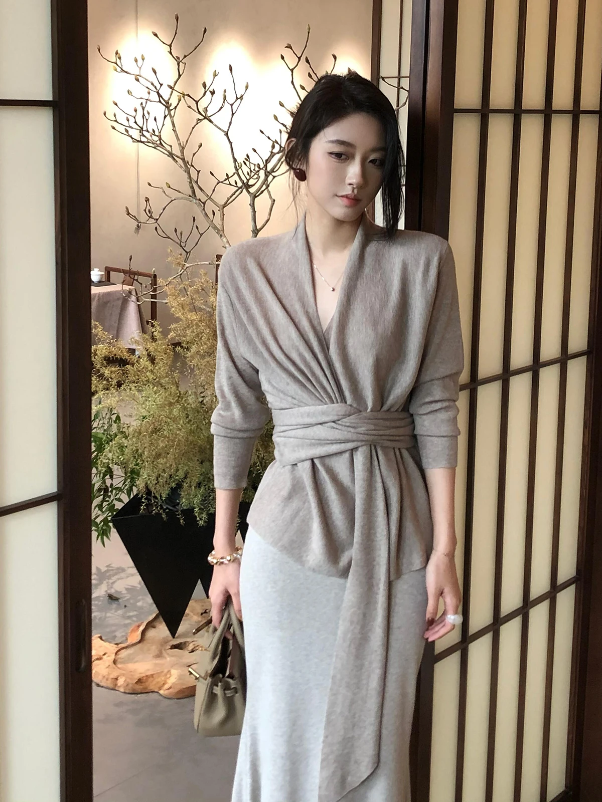 

Women's Long Sleeve Knitted Sweater V-Neck Cross Design Slimming Waist Tie Spring Fashion Casual Comfortable Medium Softness