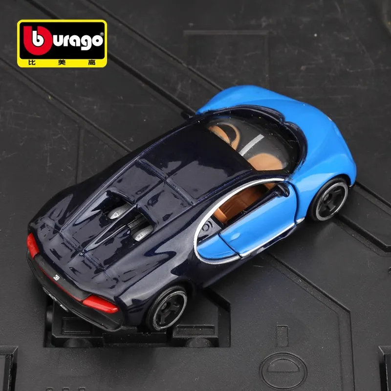 Modèle de figurine d'action Bugatti Chiron, voiture de simulation en alliage, jouets de dessin animé Rick, voiture de sport de collection, cadeaux d'anime originaux, 1:64