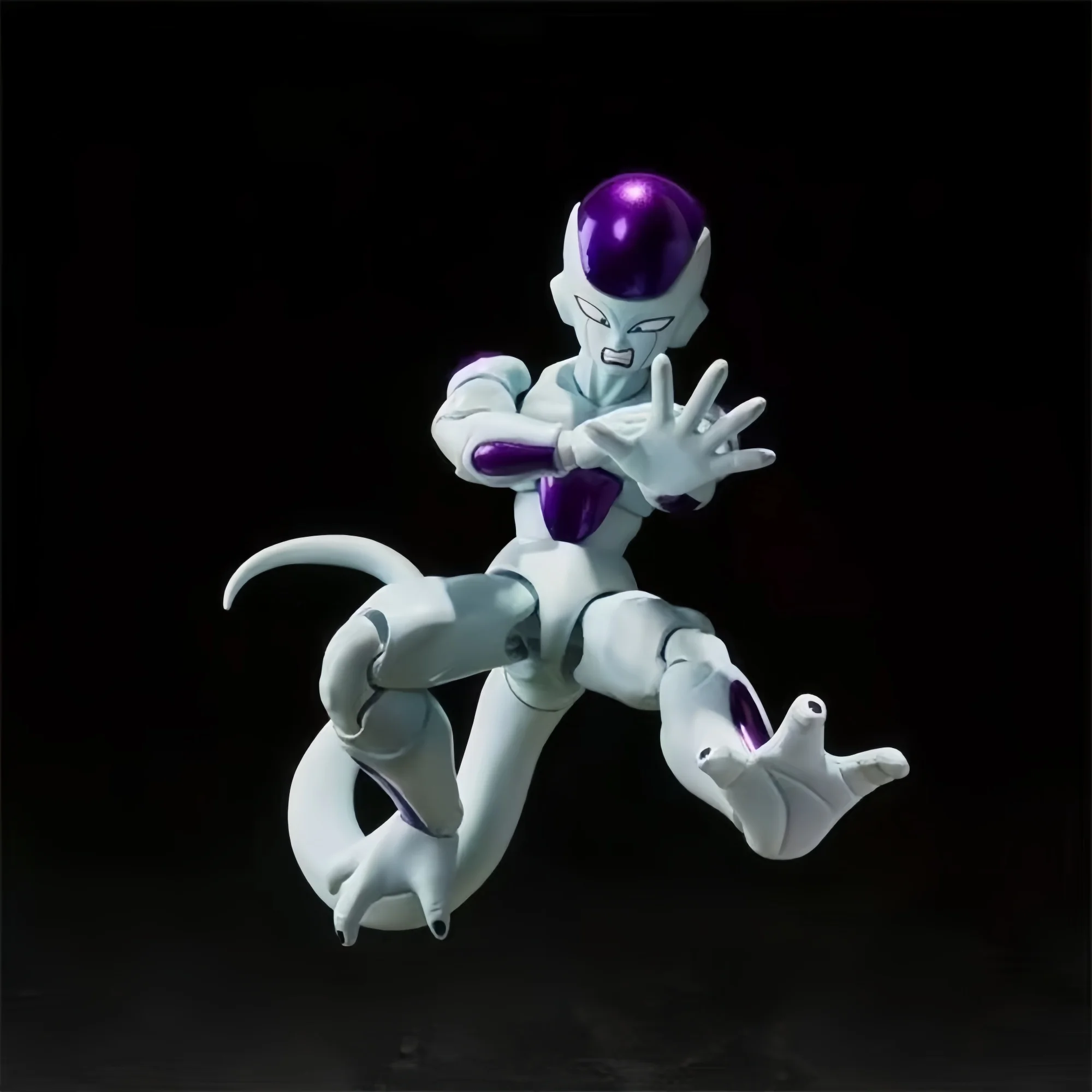 

Bandai S.H. Figuarts Dragon Ball Z Frieza Fourth Form Movable Model Figure - Genuine in Stock Collectible Gift