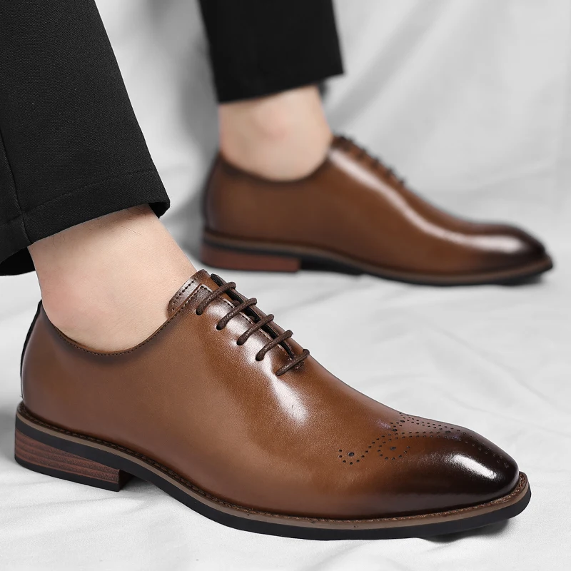 

Brand Men's Comfortable Pointed Business Dress Leather Shoes High Quality Men's Lace Up Gentlemen's Banquet Block Leather Shoes