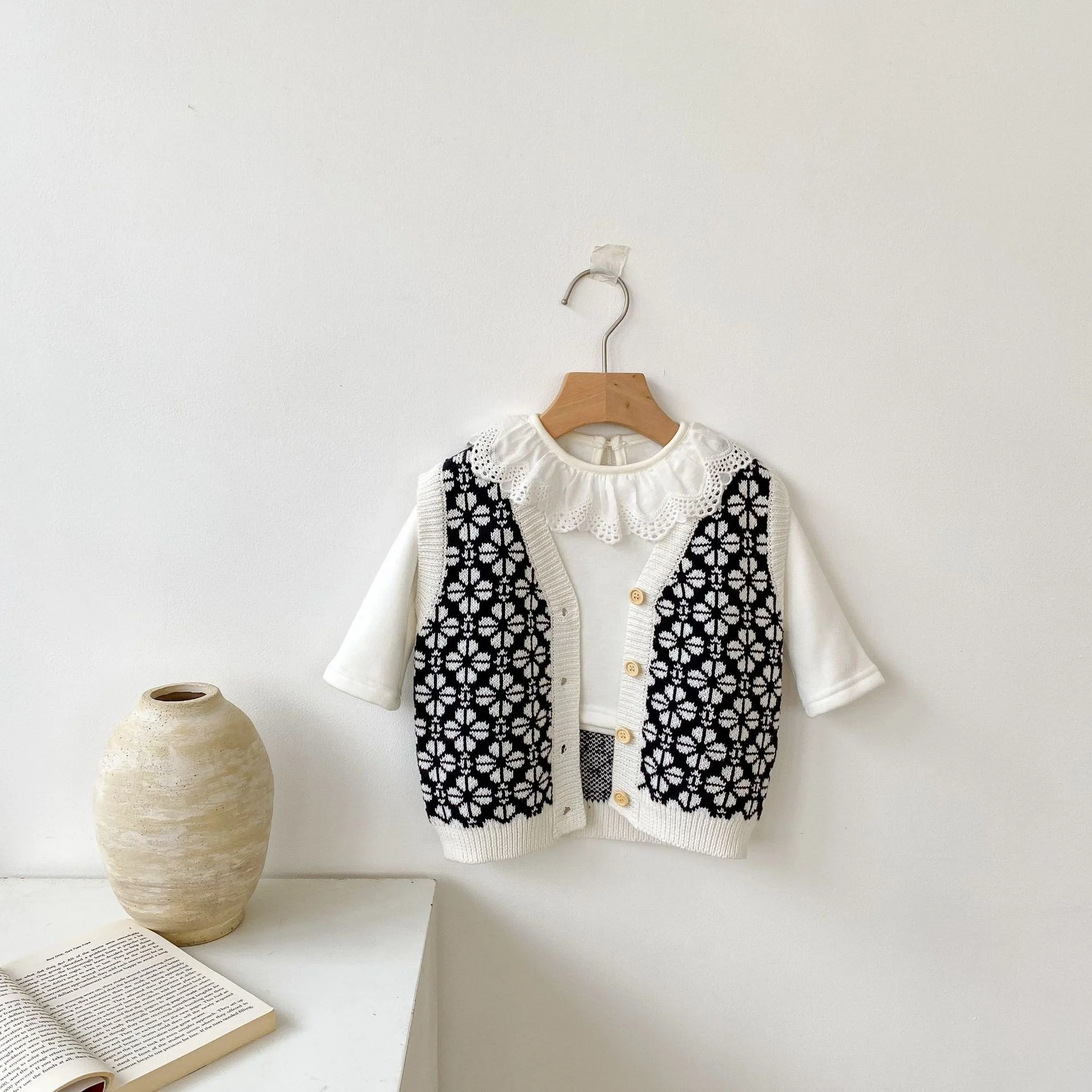 

Girls Warmth Jacquard V-neck Baby Sweater Waistcoats Toddler 100% Organic Cotton Knitted Vest Infant Outfit Tops 0-36 Months