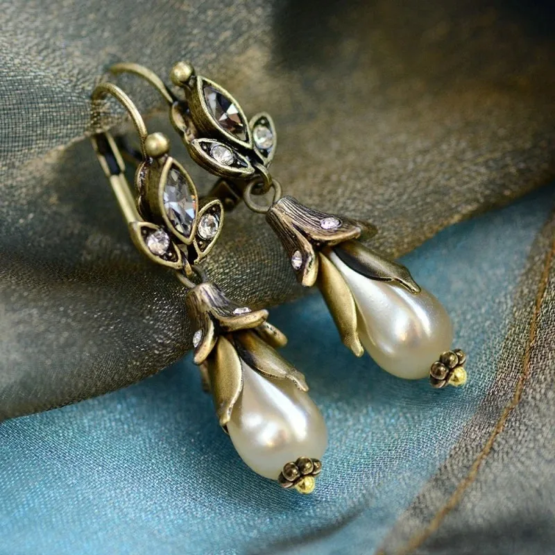 1 Pair Vintage Flowers Fashion Style Faux Pearl Lily Pendant Zirconia Leaves Metal Gold Color Female Earrings
