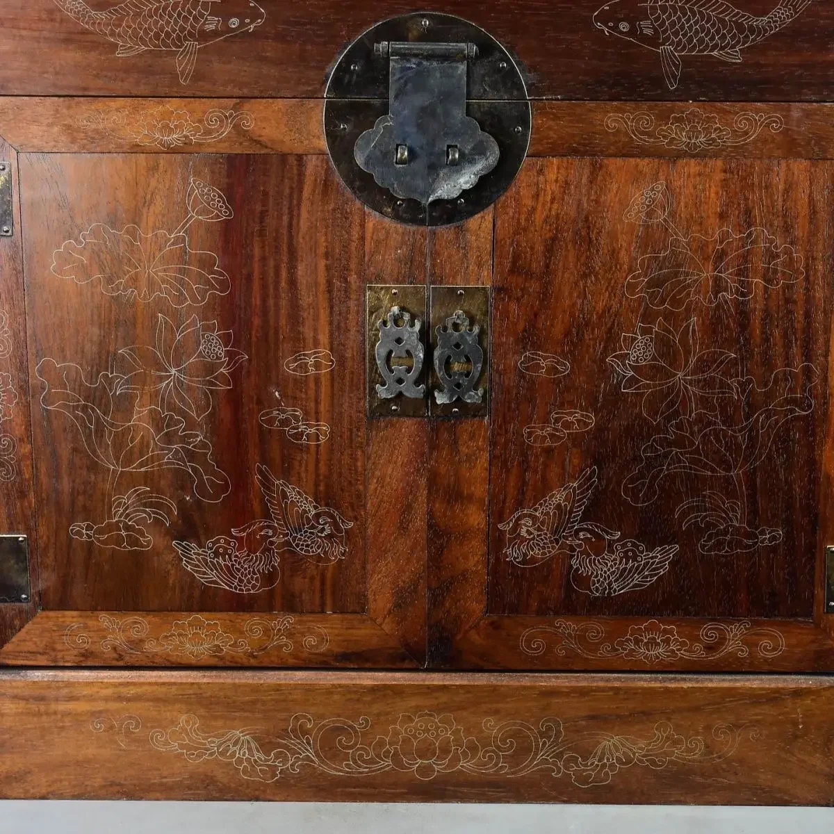 Treasured old rosewood filigree is 50 cm high, 50 cm long and 37 cm thick