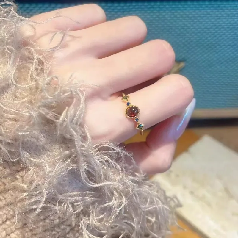 Xiaohongshu نفس الرجعية الخفيفة الفاخرة افتتاح هندسية حلقة جديدة النمط الصيني المتخصصة الأزياء الراقية المجوهرات