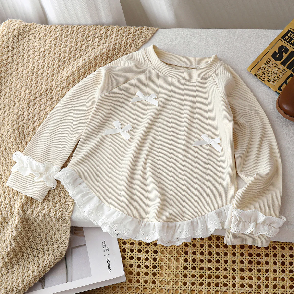 Girls' long sleeved t-shirt 2025 new A-class top autumn clothing Korean version western-style children's clothing spring and aut