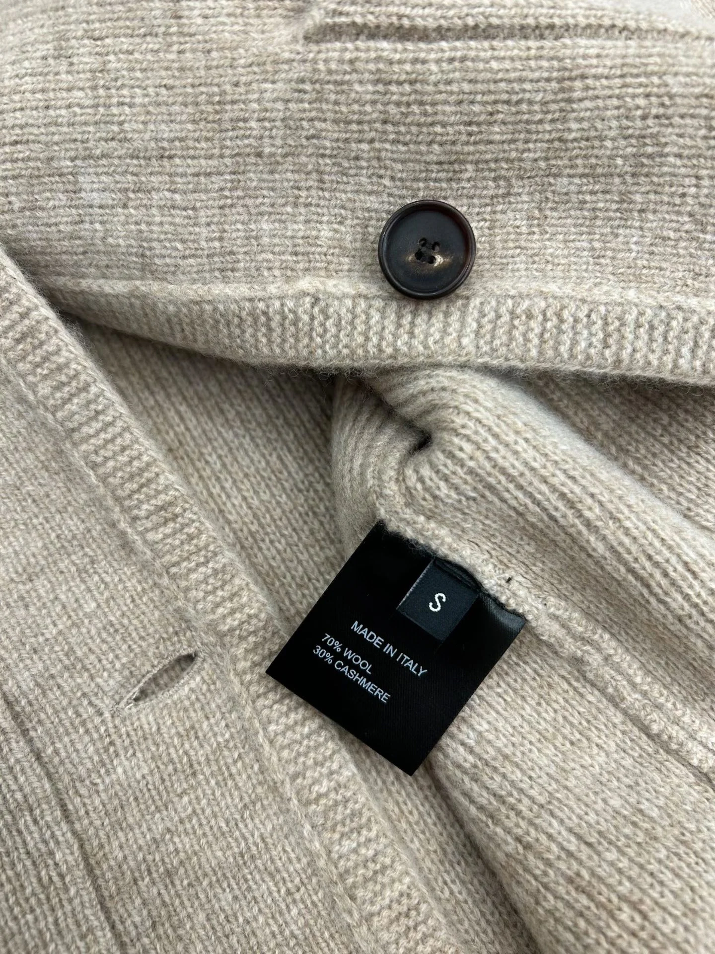 เสื้อผ้าผู้หญิงต้นฤดูใบไม้ร่วงแบบใหม่ สไตล์เรโทร เสื้อแจ็คเก็ตแคชเมียร์ทรงหรูหรา กระดุมแถวเดียว มีกระเป๋า