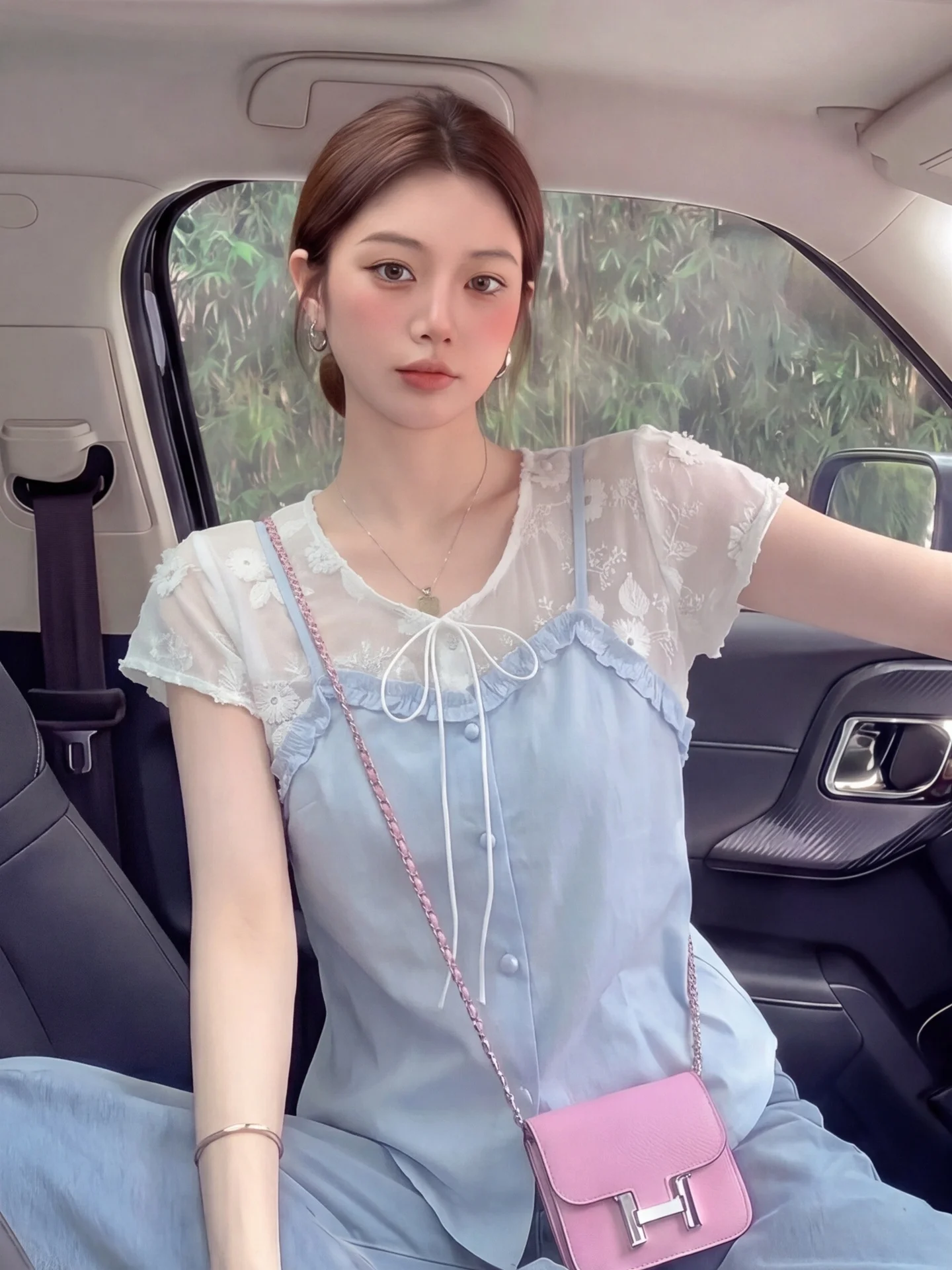 

Korean Style Embroidered Lace Short Sleeve Shirt with Bow Tie Flying Sleeve Design Fake Two-Piece Doll Shirt for Women Summer