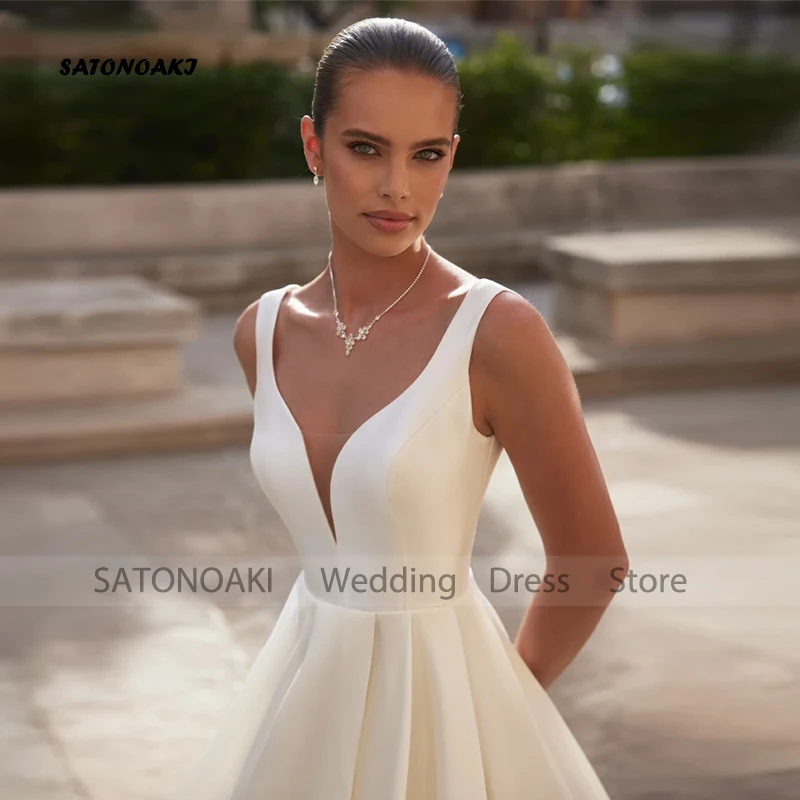 Gaun Pengantin Kerah V Satin Sederhana Kustom untuk Pengantin Wanita Gaun Pengantin Putri A-line Punggung Terbuka dengan Jubah Saku Vestidos De Novia