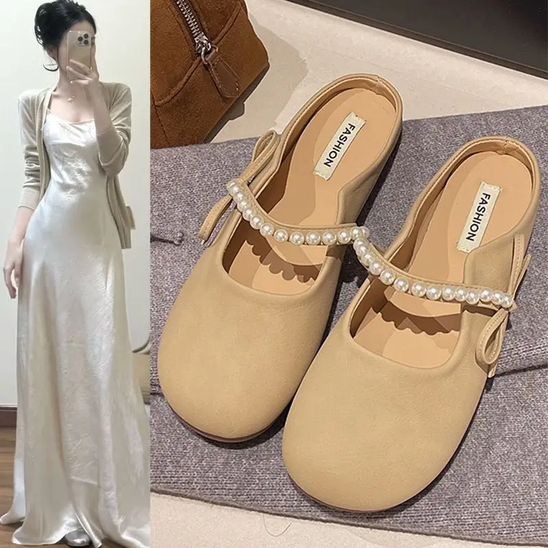 Novo chinelo de dedo com laço de pérolas, estilo francês, anti-odor, para usar com saia, antiderrapante, para praia, verão 2026