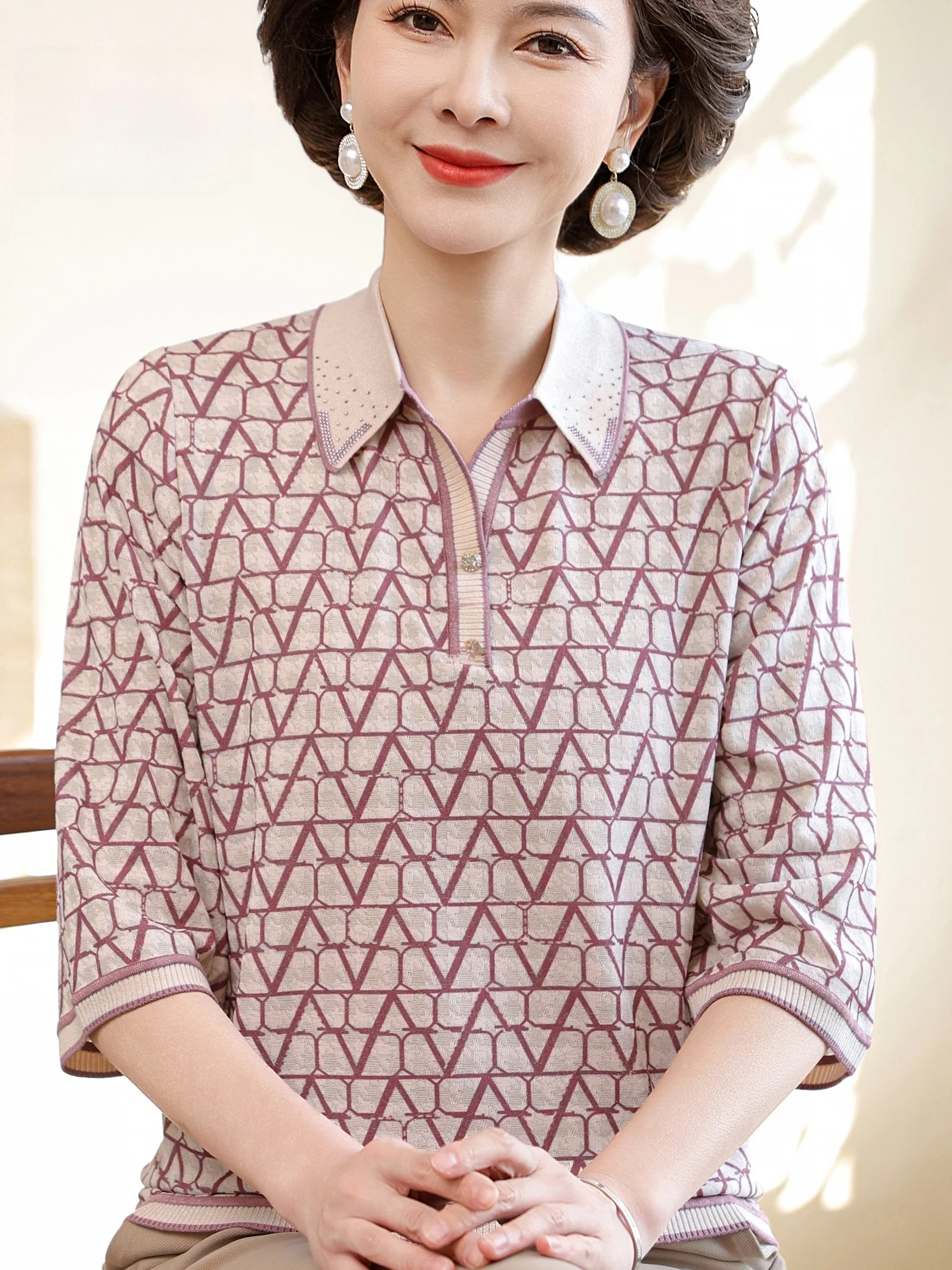 

Summer Fashionable Ice Silk T-Shirt for Middle-Aged Women Short-Sleeved V-Neck Printed Thin Mom Style Top for Women over 50