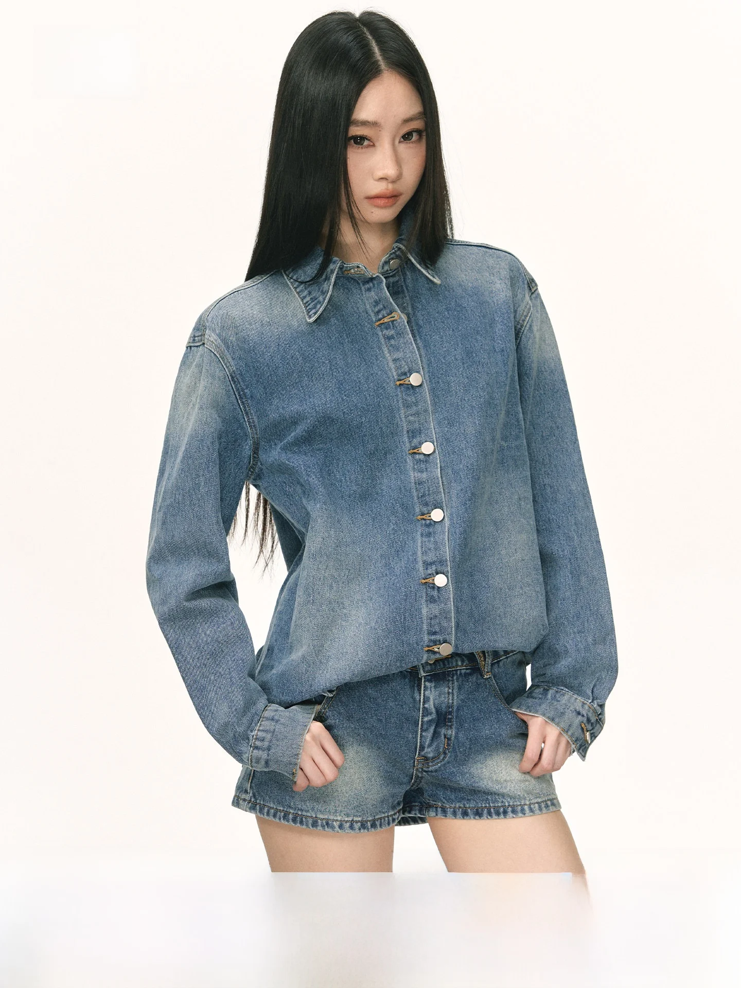 

Комплект из джинсовой ткани Anna Aneae Vintage Waed Hong Kong: новая женская весенняя коллекция, стильный универсальный жакет и облегающие шорты