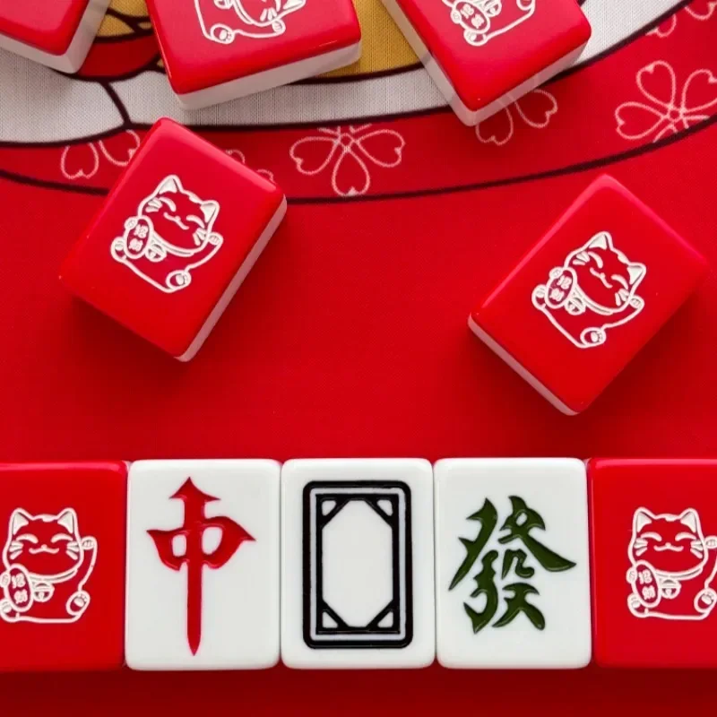 Hand rubbing mahjong tiles, home mahjong to send relatives and friends, red lucky cat