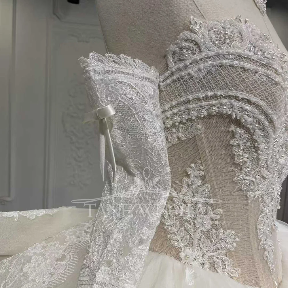 فستان زفاف فاخر بفيونكة بيضاء Brautkleider 2025 على شكل قلب برباط من الخلف مطرز بالكرة المطرزة قابل للتخصيص