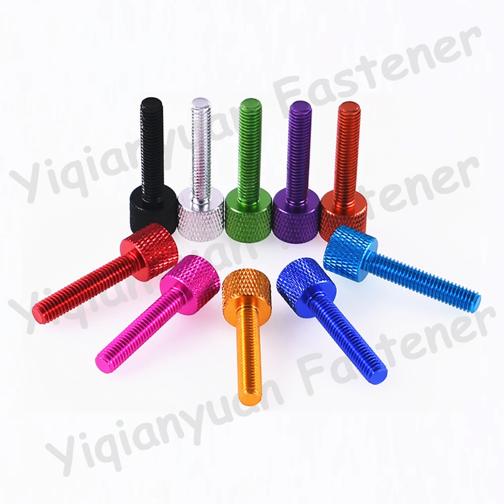 Yiqianyuan 다채로운 알루미늄 M3.5xP0.6 널링 엄지 나사 GB835 플랫 헤드 거친 스레드 손 조임 해치 나사
