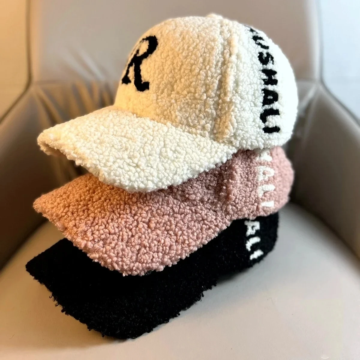 

Winter Ladies Fashion Sales Baseball Cap Couples Matching Lamb Plush Cap Thick Warm Rebound Cap Shopping Trip Casual Hat